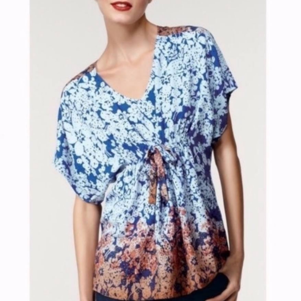 ✨5/$25✨ CAbi floral waist tie top